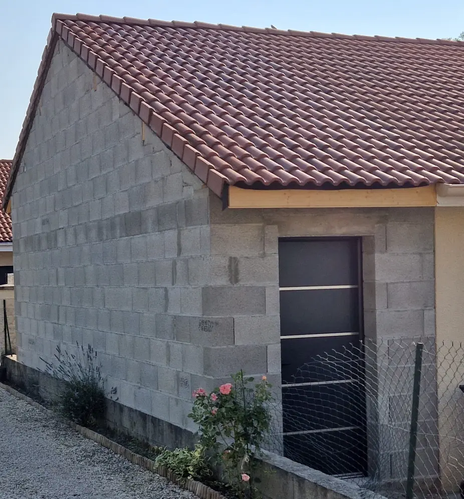 Réalisation maçonnerie cabanon de jardin et dalle béton